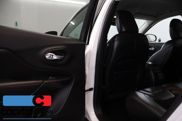 Used 2020 Jeep Cherokee Trailhawk w/ Cold Weather Group AWD/4WD image 30