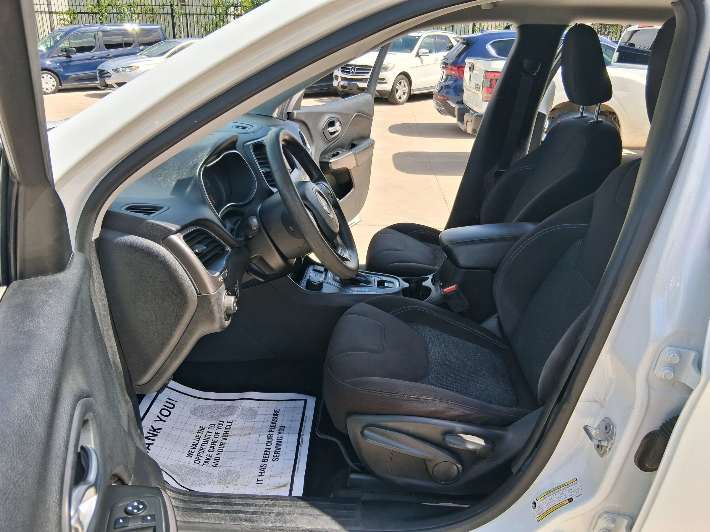 Used 2019 Jeep Cherokee Latitude w/ Popular Appearance Group AWD/4WD image 24