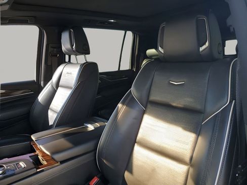 Used 2022 Cadillac Escalade ESV Premium Luxury image 30