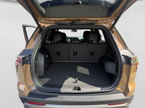 New 2027 Chevrolet Equinox LT w/ Convenience Package II FWD image 17