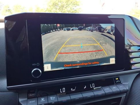 Used 2025 Toyota Camry SE FWD image 18