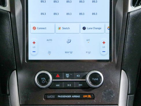 Used 2021 Ford Edge SE image 20