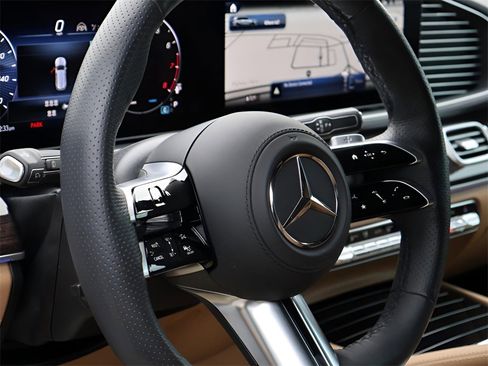 Certified 2025 Mercedes-Benz GLS 580 4MATIC image 21