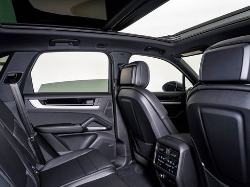 New 2026 Porsche Cayenne E-Hybrid AWD/4WD image 16