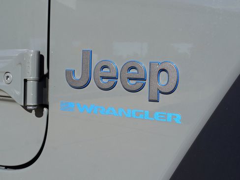 Used 2023 Jeep Wrangler Unlimited image 13