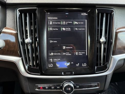 Used 2017 Volvo S90 T5 Momentum w/ Protection Package image 32