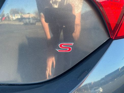 Used 2016 Toyota Corolla S image 7