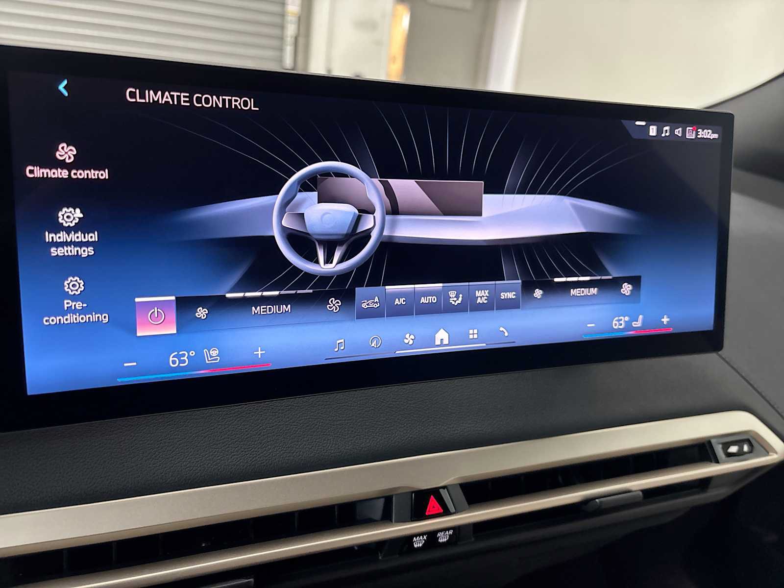 Used 2024 BMW iX xDrive50 w/ Sport Package AWD/4WD image 17