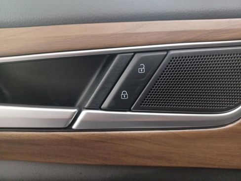 Used 2025 Volkswagen Atlas SE FWD image 16
