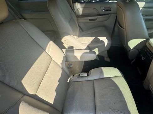 Used 2013 Cadillac Escalade Premium AWD/4WD image 8