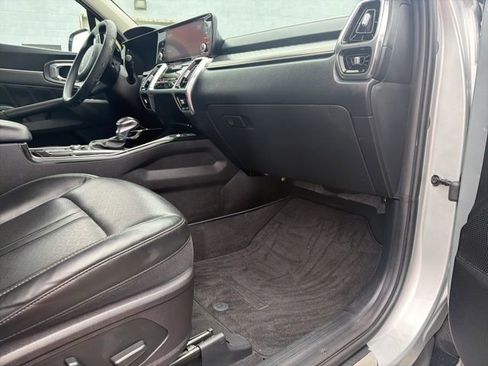 Certified 2022 Kia Sorento SX image 13