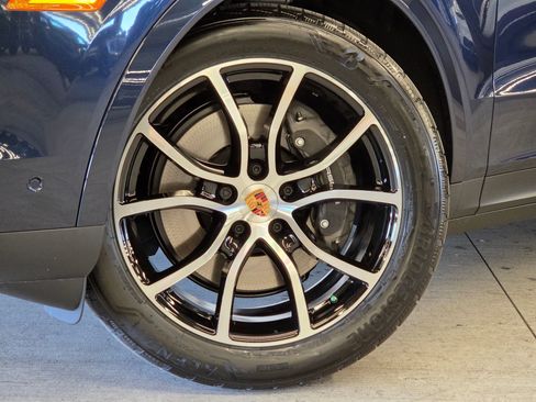 New 2026 Porsche Cayenne Coupe AWD/4WD image 22