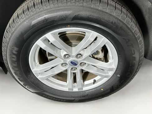 Used 2024 Ford Explorer XLT w/ Equipment Group 202A image 11