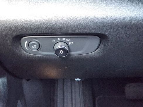 Certified 2023 Chevrolet Traverse LT w/ Rear Camera Mirror Package image 19