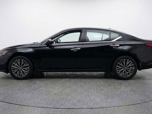 Used 2025 Nissan Altima 2.5 SV FWD image 5