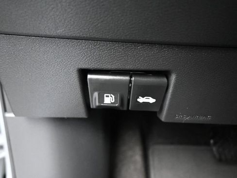 Used 2023 Nissan Kicks SR FWD image 28