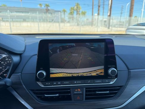 Used 2025 Nissan Altima 2.5 SV FWD image 22