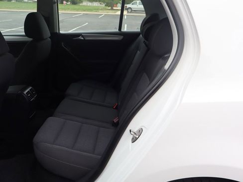 Used 2013 Volkswagen Golf 4-Door FWD image 20