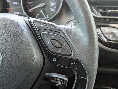 Used 2020 Toyota C-HR XLE image 21