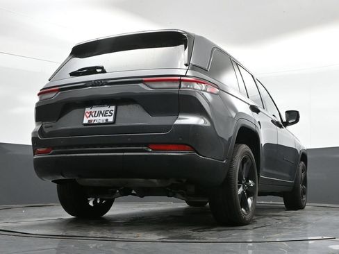 Used 2025 Jeep Grand Cherokee Altitude AWD/4WD image 40