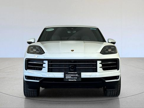 Certified 2025 Porsche Cayenne AWD/4WD image 11