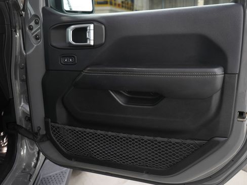 Used 2018 Jeep Wrangler Unlimited Sahara w/ Cold Weather Group image 9