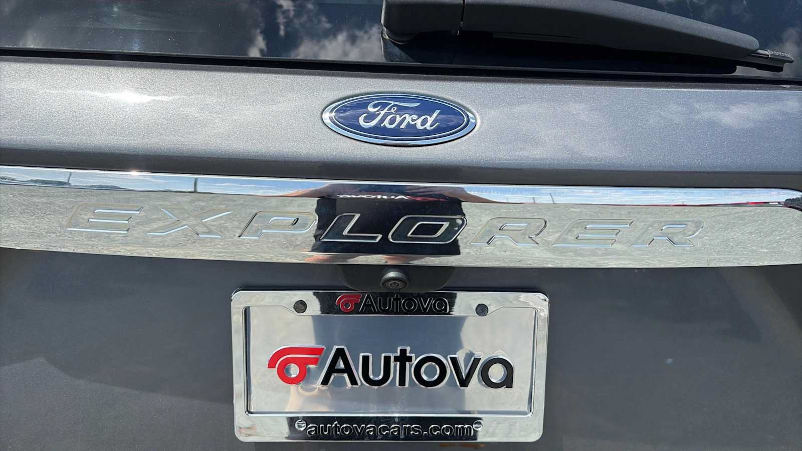 Used 2023 Ford Explorer XLT w/ Equipment Group 202A AWD/4WD image 27