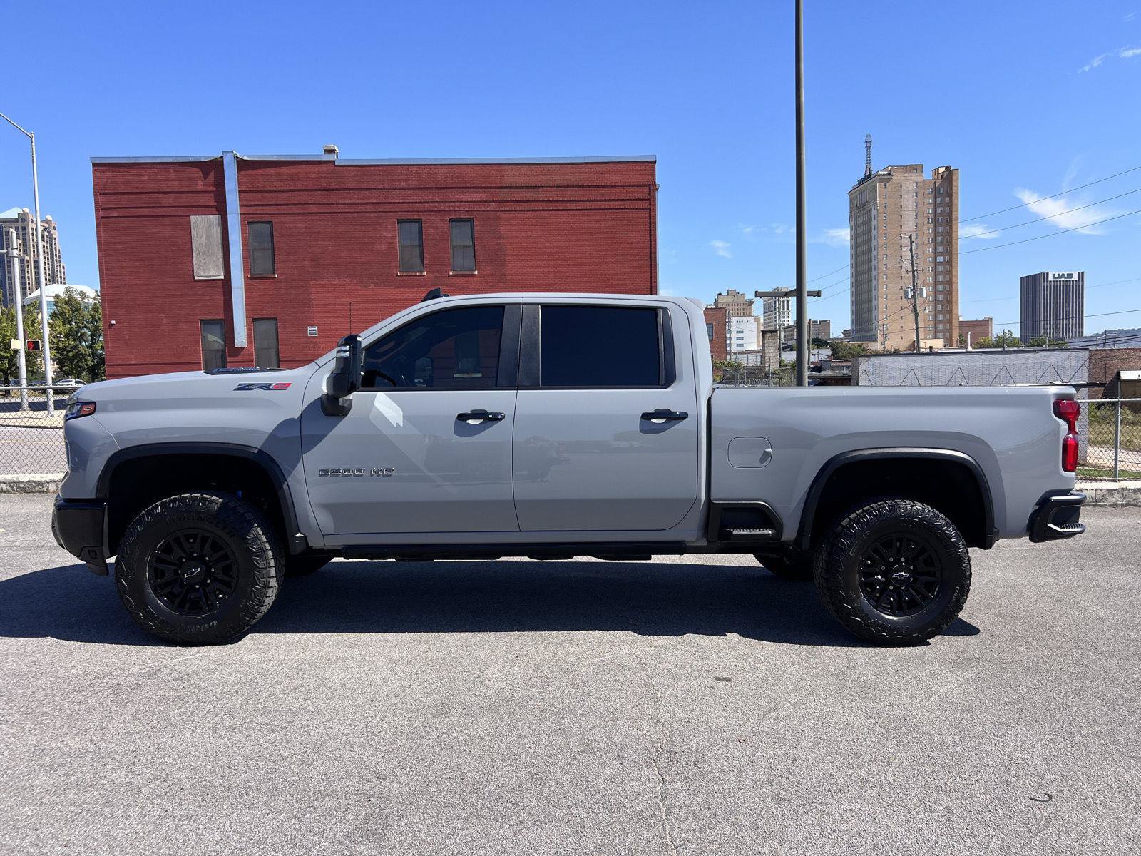 Used 2024 Chevrolet Silverado 2500 ZR2 w/ Technology Package AWD/4WD image 4