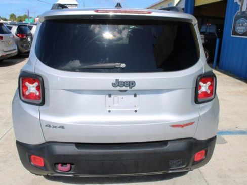Used 2016 Jeep Renegade Trailhawk w/ Premium Trailhawk Package AWD/4WD image 4