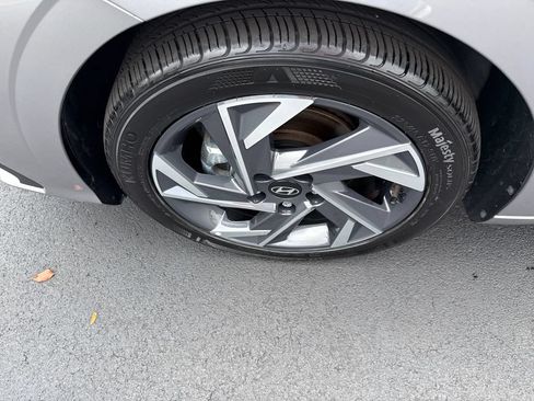 Used 2025 Hyundai Elantra Sport FWD image 36