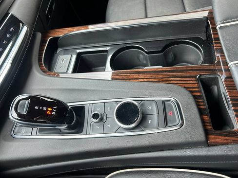 Used 2022 Cadillac Escalade ESV Premium Luxury w/ Performance Package AWD/4WD image 35