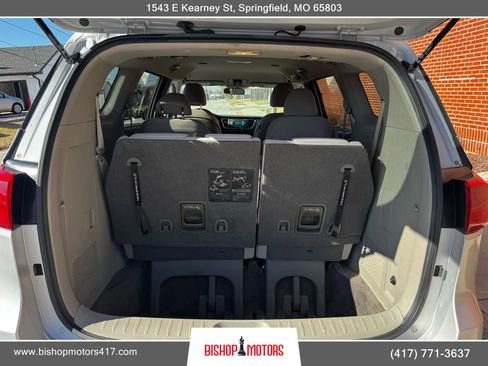 Used 2017 Kia Sedona LX image 16