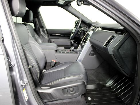 Used 2022 Land Rover Discovery S image 13
