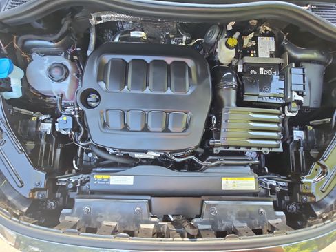 Certified 2025 Volkswagen Tiguan SE AWD/4WD image 32