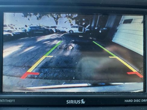 Used 2016 Chrysler Town & Country Touring image 20