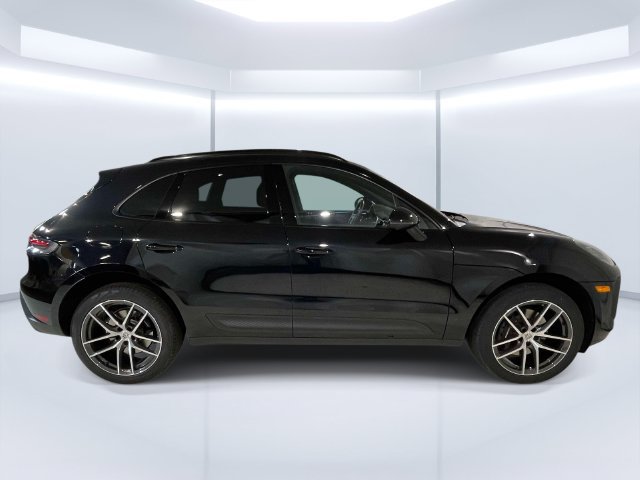 Certified 2026 Porsche Macan AWD/4WD image 8