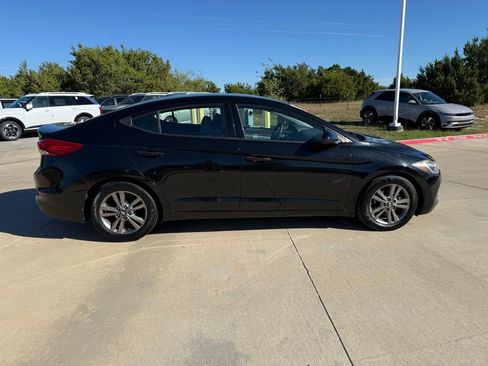 Used 2017 Hyundai Elantra SE image 4