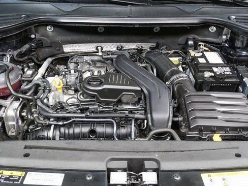 Certified 2023 Volkswagen Taos SE w/ Black Wheel Package image 33