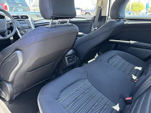Used 2016 Ford Fusion SE FWD image 15
