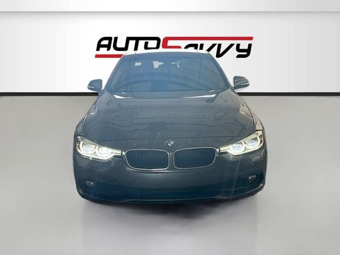 Used 2018 BMW 320i Sedan w/ Convenience Package RWD image 2