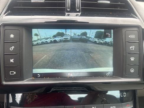 Used 2017 Jaguar XE RWD image 21