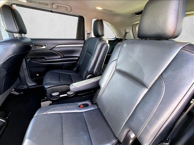 Used 2017 Toyota Highlander Limited FWD image 28
