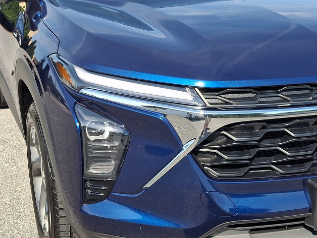 Used 2024 Chevrolet Trax LT FWD image 9
