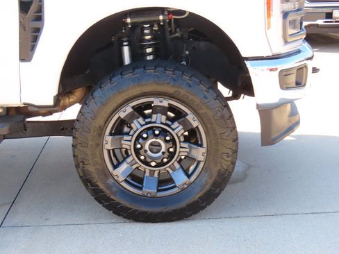 Certified 2024 Ford F250 Lariat w/ Sport Appearance Package image 9