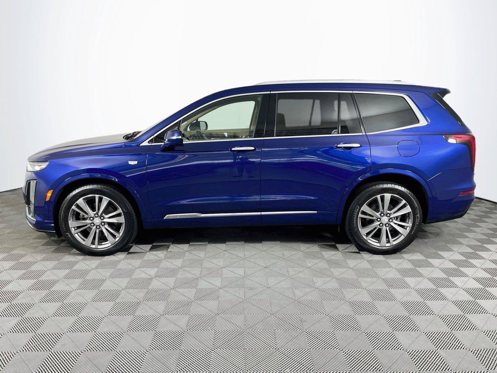 Used 2023 Cadillac XT6 Premium Luxury w/ Platinum Package AWD/4WD image 4