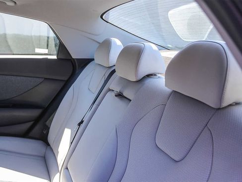 Certified 2023 Hyundai Elantra Limited image 24