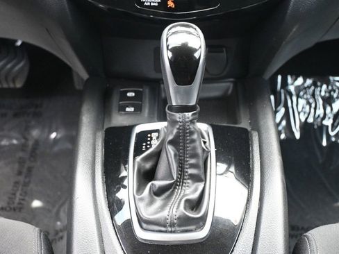 Used 2020 Nissan Rogue SV w/ Premium Package FWD image 13