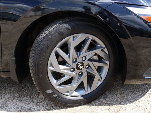 Used 2024 Hyundai Elantra SEL image 25