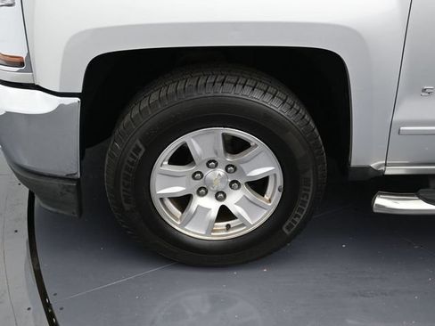 Used 2018 Chevrolet Silverado 1500 LT w/ LT Eassist Package RWD image 9