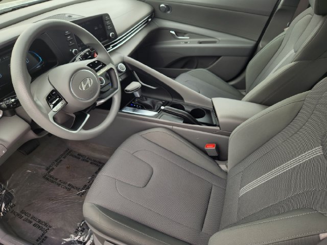 Certified 2025 Hyundai Elantra SE FWD image 11
